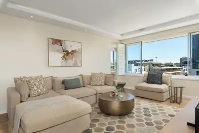 Image de Vibrant Green Point Stay | Bright, Modern and Scenic