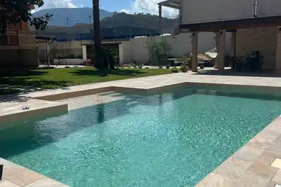 Image de Cozy and intimate retreat to relax and indulge in quality time.