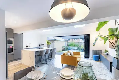 Image de Comfortable 3 bedroom Home | Chelmsford | Sleeps 5 - Pass the Keys