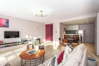 Image de Cozy 2br Apartment•w/Pool, Gym&Balcony•Family Friendly