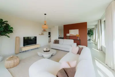 Image de Large apartment with balcony, 3 Br and 2 Bathrooms