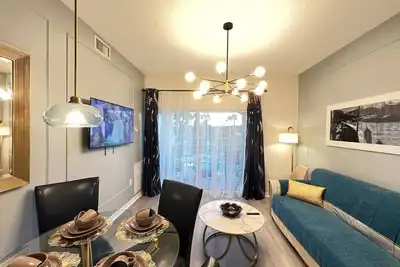 Image de 207-S • Luxury King Suite • Universal/Disney Epic