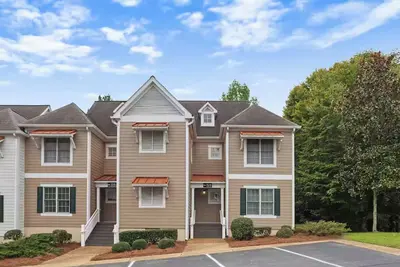 Image de 2-bedroom villa in soothing Williamsburg with Ac and fitness room and pool