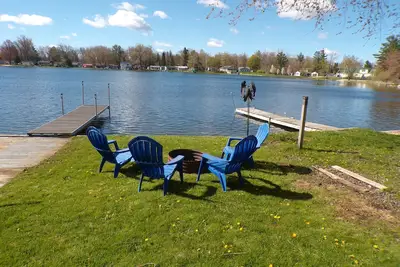 Image de 'Still Waters' Lakefront 3-bedroom cottage in Harrison, Michigan