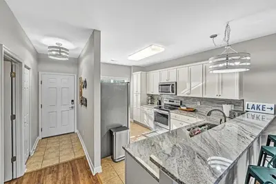 Image de True Lake Life! Beautiful Waterfront 2-bedroom Condo at Smith Mountain Lake!