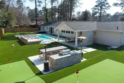 Image de Luxe Resort Home | Pool, Hot Tub, Golf & Turf Oasis