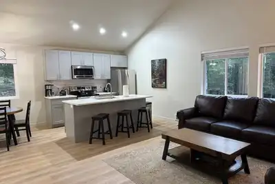 Image de Wood Haven - a North Idaho Getaway