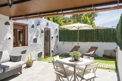 Image de Cozy House with Terrace 8 minutes from the airport