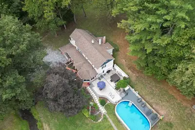 Image de Pool | Hot Tub | 3 Min to Lake | Pets Allowed