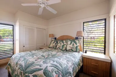 Image de Ground-floor end unit w/private lanai for morning coffee or evening sunsets.