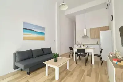 Image de Up to 6 travelers: Natural Light Equipped Kitchen