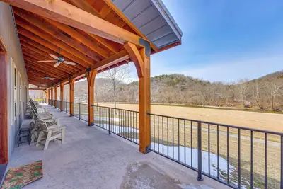 Image de Eagle Viewing & Grill Station: James River Retreat