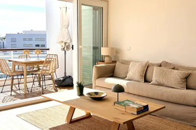 Image de Novo! Lagos Marina New Penthouse with  pool & view