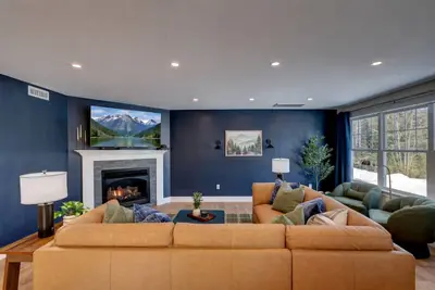 Image de Alpine Escape - Brand-New Townhome - Private Hot Tub - Sleeps 14 - Near Loon