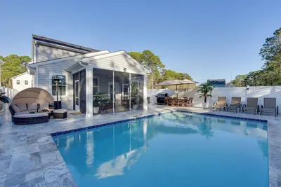 Image de 'Palmetto Breeze Retreat' Pool & Coastal Elegance