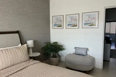 Image de Beautiful clean house very close to the consulate!