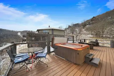 Image de Pet-Friendly Seven Devils Home: Huge Views + Hot Tub + Fire Table