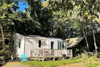 Image de Mobil-home Premium Nature ??– 2 chambres au cœur d’un cadre verdoyant 4 personnes