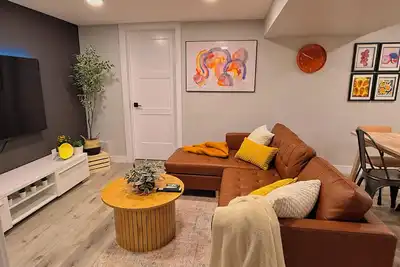 Full kitchen + Tv Subscriptions + Luxurious bed