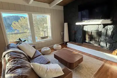 Image de The Little House on the Hill - Families Look Here