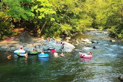 Image de Fifa World Cup Stay - Home w River Tubing & Pool