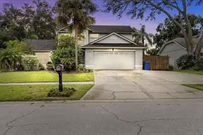 Image de Spacious 4-bedroom home with pool table, pool, and 15 min from everything Tampa