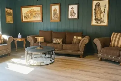 Image de 1920s Midland historical home with full office