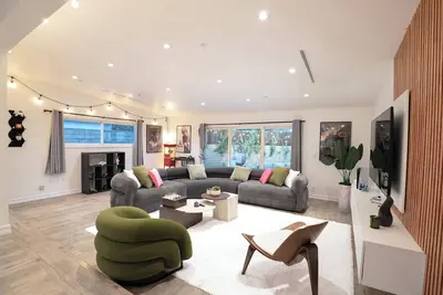 Image de Modern 4br House with HotTube & Spacious Design