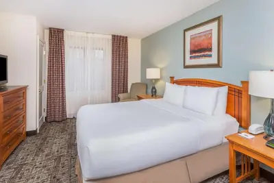 Image de Convenient All-Suite Lodging Near Perimeter Mall | 4 Units