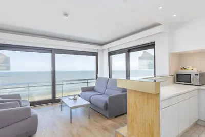 Image de Appartement d’angle avec une vue sur la mer