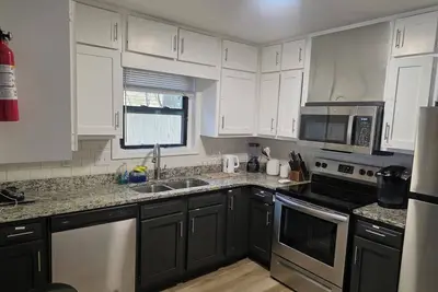 Image de Spacious 4-bedroom house;  Fenced Yard;  8 mins from Atlanta Intl Airport