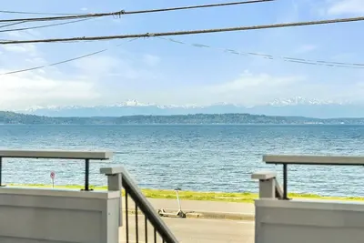 Image de Beachfront Alki Retreat with Olympic Views
