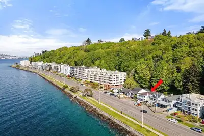 Image de Alki Beach Waterfront Retreat w/ Mountain Views