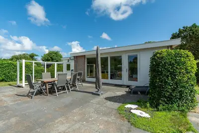 Image de Bungalow meublé de façon moderne pour 4 personnes