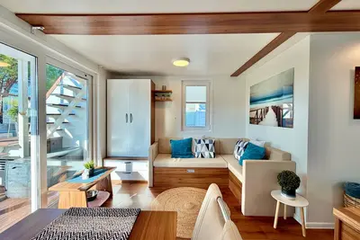 Image de 2 Bedroom Houseboat with sea-view, sundeck & jacuzzi