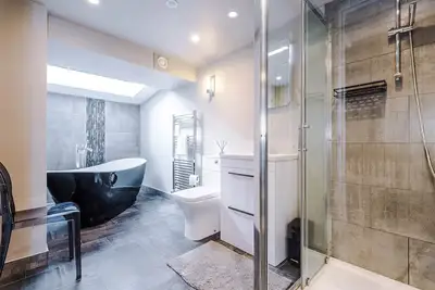 Image de Candy Cottage | 3-Bed, Walk to Lake & Village