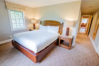 Image de Guest Cottage w/ Fireplace, Private Patio & Steps from Village Dining & Trails