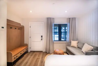 Image de 2 Relaxing Suite w/ Pool, Sports Activities & Hot Spring!