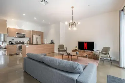 Old Montreal Penthouse – Iconic Location