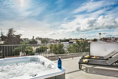 Image de Luxury 6br Villa Margarida | Pool, Hot Tub & Walk to Albufeira Strip