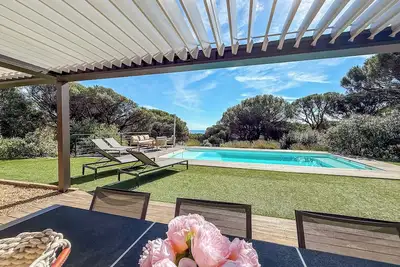 Image de Charmante villa avec vue sur la mer et superbe piscine à proximité des plages