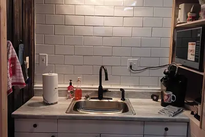 Image de Loft suite with cozy Queen minutes from Makers Mark, Log Still, Gethsamane