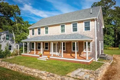 Image de New 5br Luxury Home Near Ferry – Huge Deck, Fire Pit, Sleeps 12