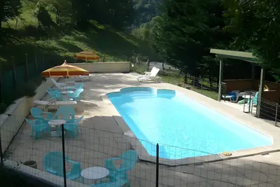 Image de Maison de vacances « Les Trois Maisons - Gîte Vert » avec vue montagne, piscine partagée et Wi-Fi