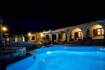 Image de Saltos Apartment 1 - Serene Pool & Garden Escape