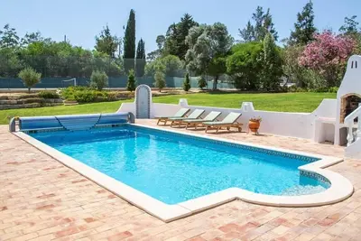 Image de Villa avec piscine privée et court de tennis près des plages de Carvoeiro