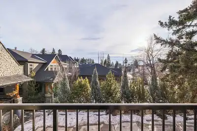 Image de Luxury private 1 Br loft, next to the river and pathways, amazing quiet location