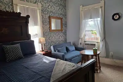 Image de The Russian Blue Room at The Painted Cat B&B - Just a short walk to Main Street!