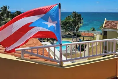 Image de Beachfront Ph with Private Rooftop Terrace Uninterrupted Views