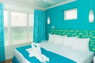 Image de Relaxing Suite Escape! Oceanfront w/ Balcony, Pool, Close to Maxwell Beach!